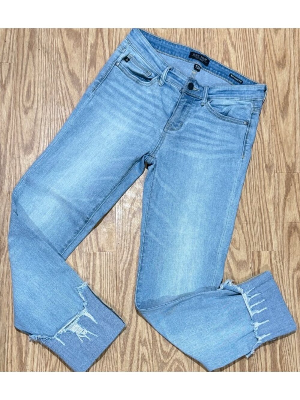 size 7/28 Judy Blue relaxed fit JB82121LT cuff destroyed hem